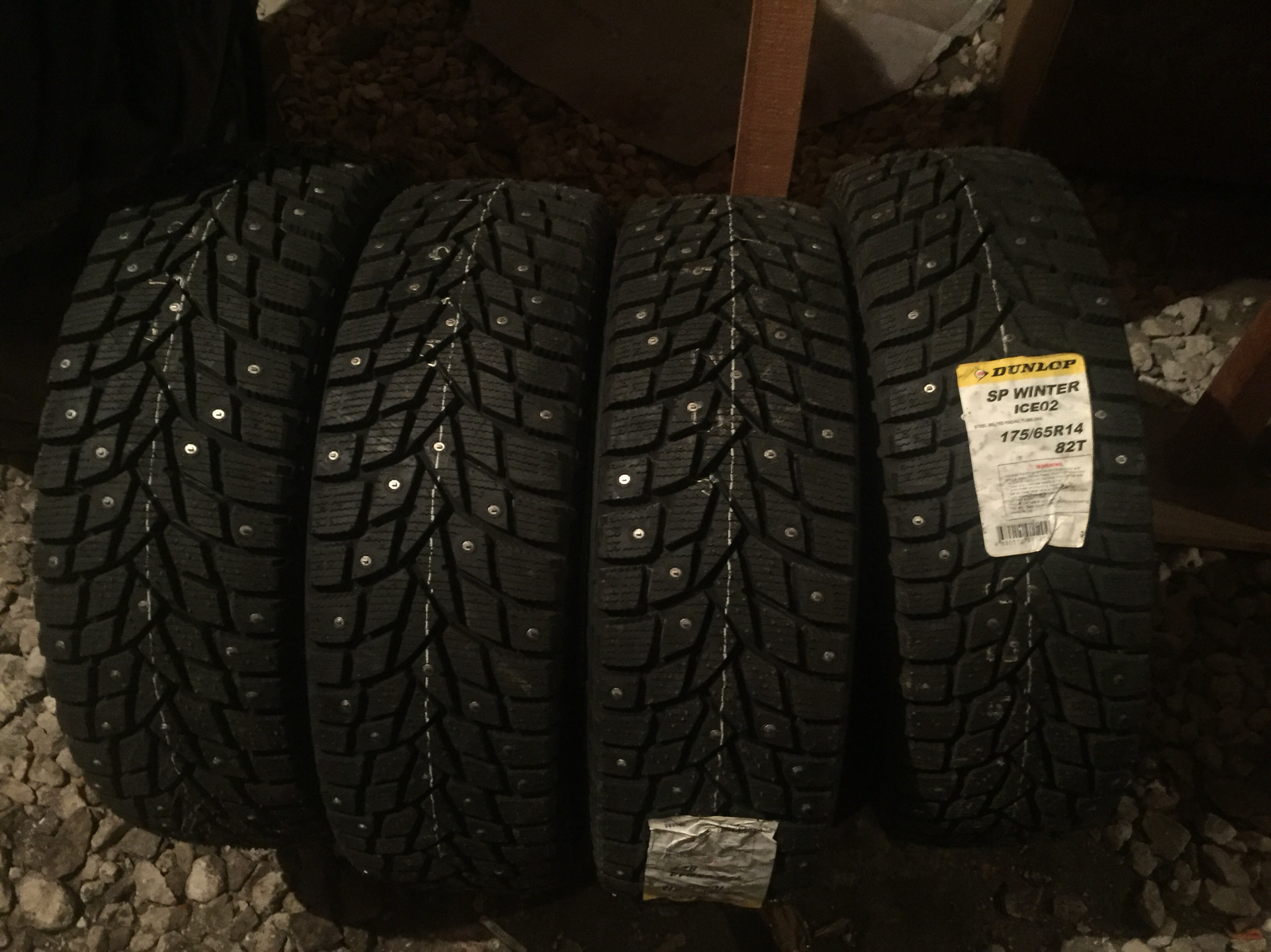 Шины зимние 175. Dunlop Winter Ice 02 175/65 r14. Приора на зимней резине.