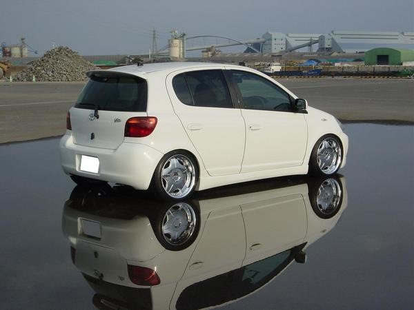 Toyota Vitz 2001 White stance