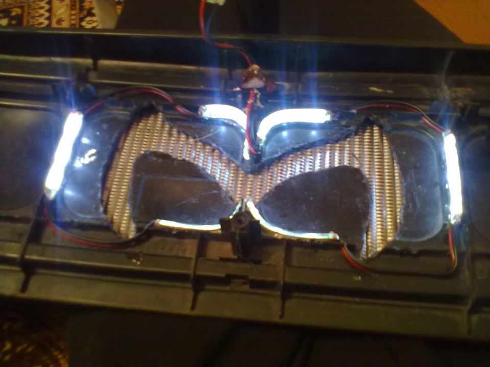 Задний значок мазды (хотя на бэтмена больше похоже))) — Mazda 323 IV, 1 ...