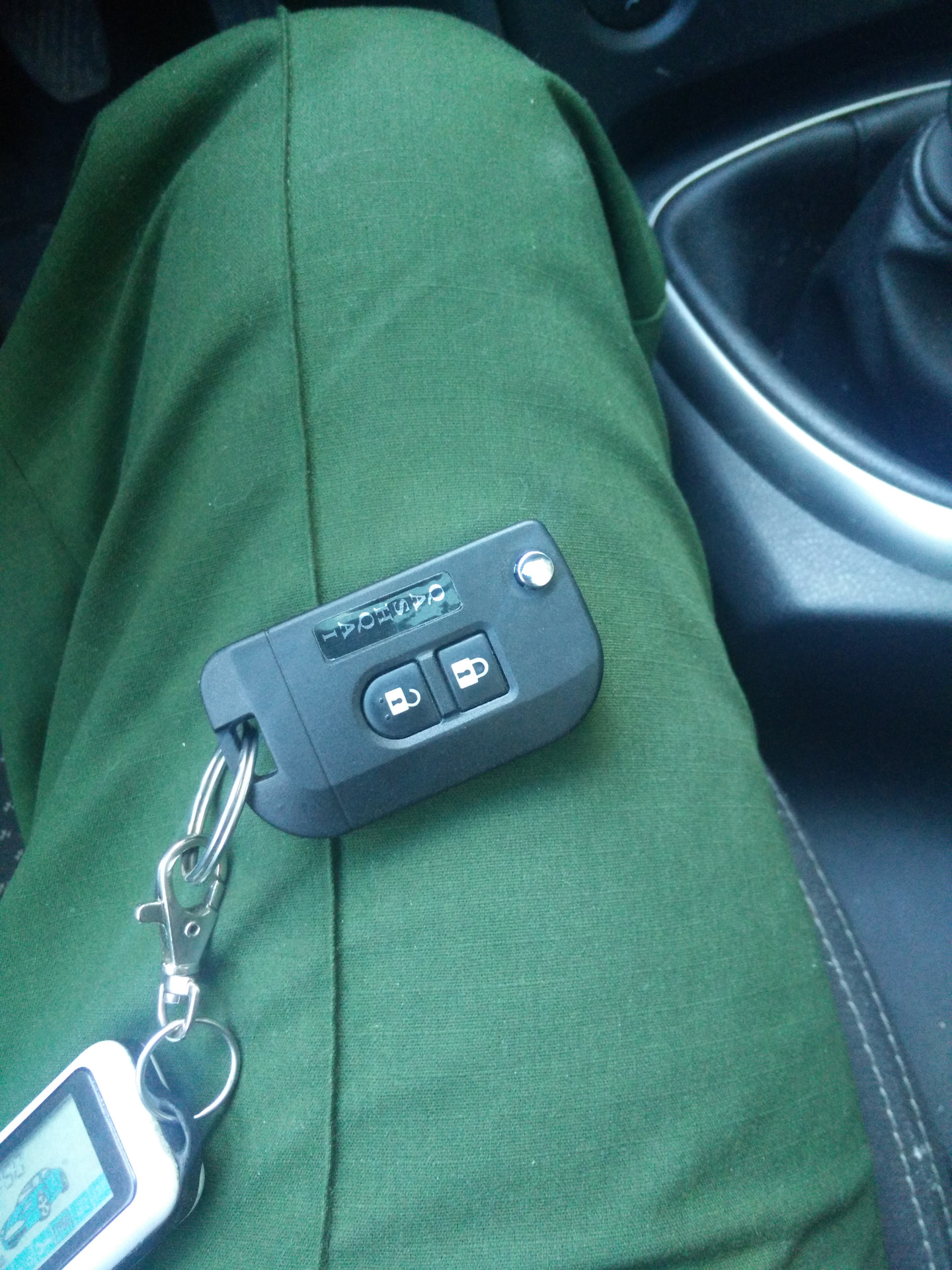Китайский выкидной ключик — Nissan Qashqai+2, 2 л, 2008 года ...