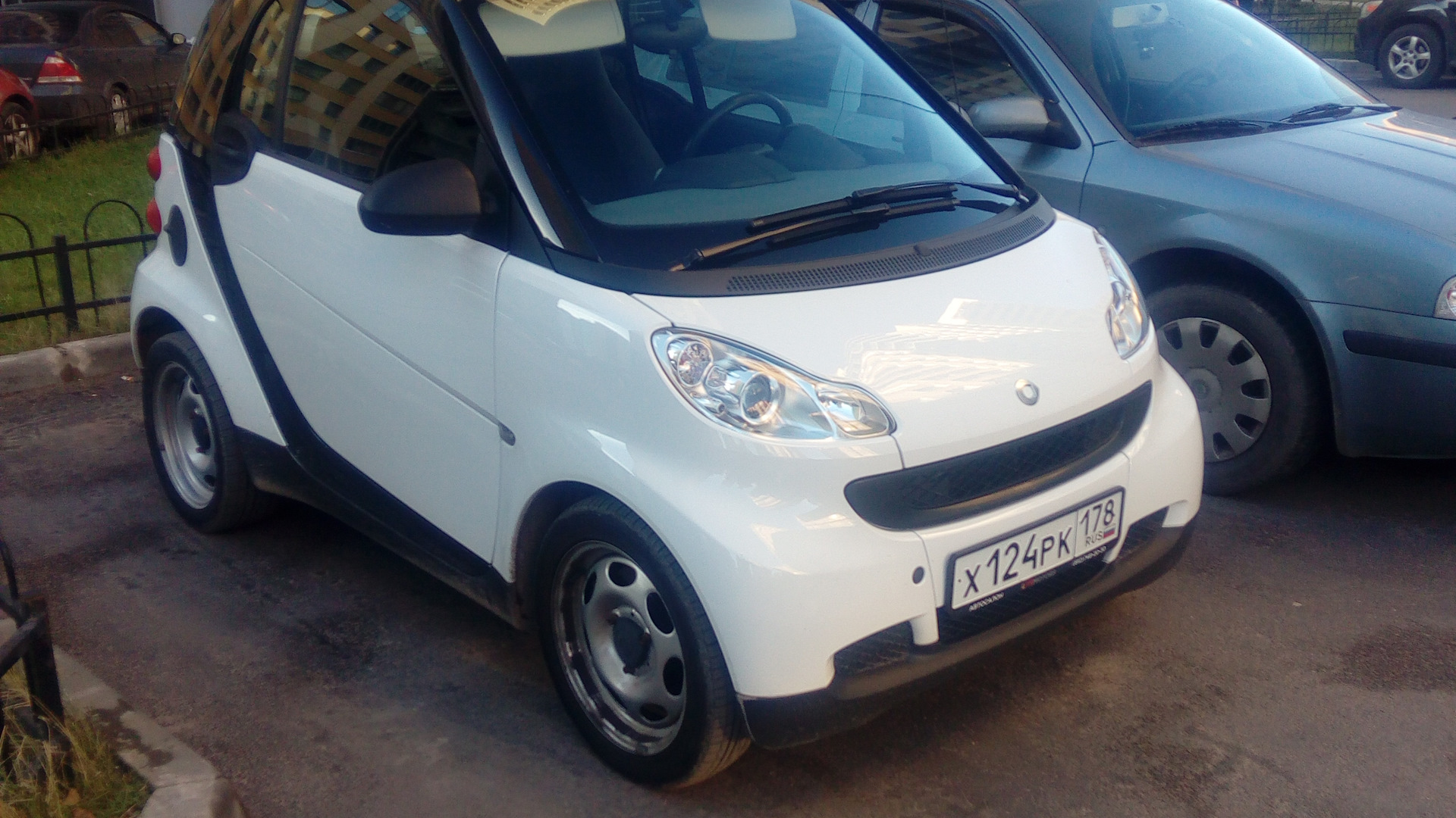 Smart fortwo (2G) 1.0 бензиновый 2009 | БЕЛЫЙ ХОРЁК)))) на DRIVE2