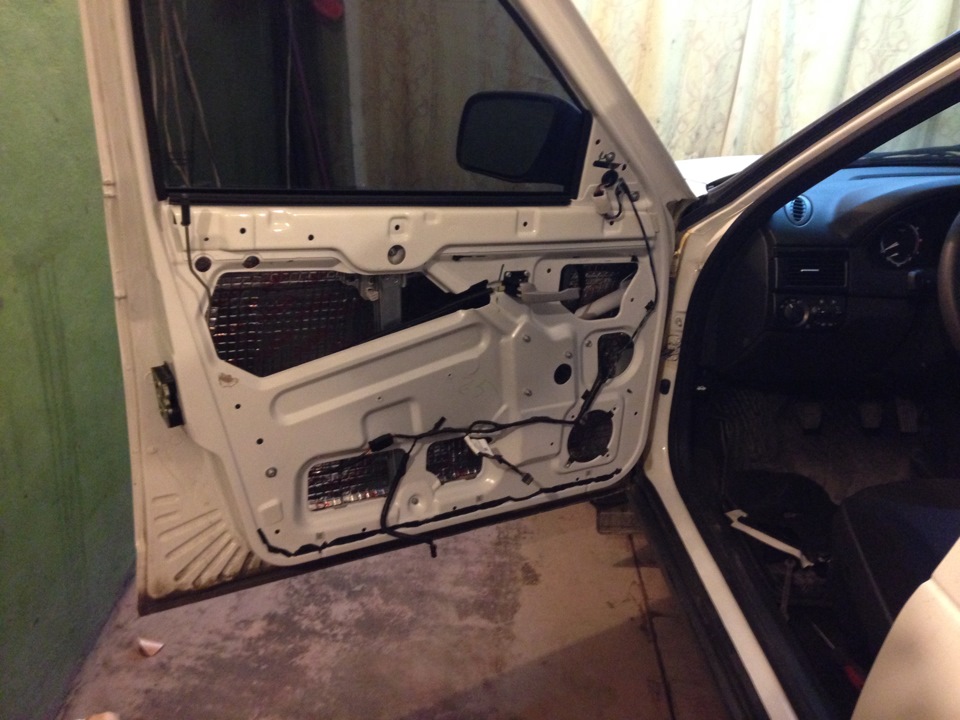 Подключение усилителя наколонки к штатаной ММС — Lada Приора седан, 1,6 ...