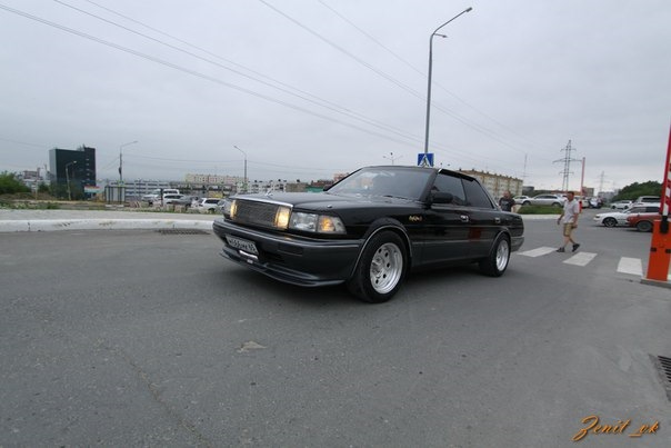 Toyota crown 131 wide body отличие