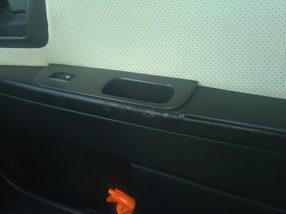 минусы жидкой резины на обшивках дверей — Lada Приора седан, 1,6 л ...