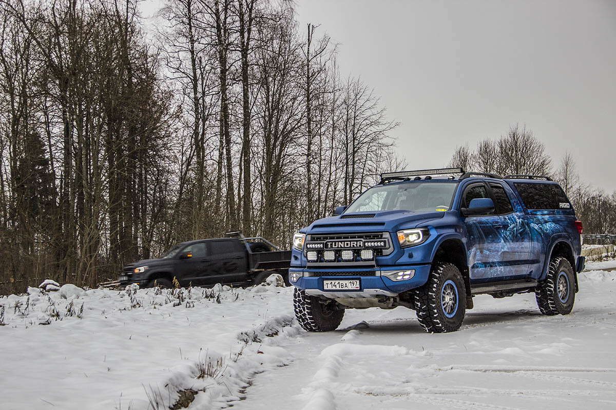 Тундра матчи. Тойота тундра 6 на 6. Тойота тундра Arctic Trucks. Тойота тундра 6x6 Arctic track. Тойота тундра Арктик трак 6 на 6.