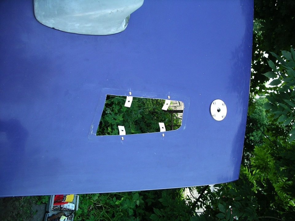 Скобы для крепления жабр к капоту — Lada 21099