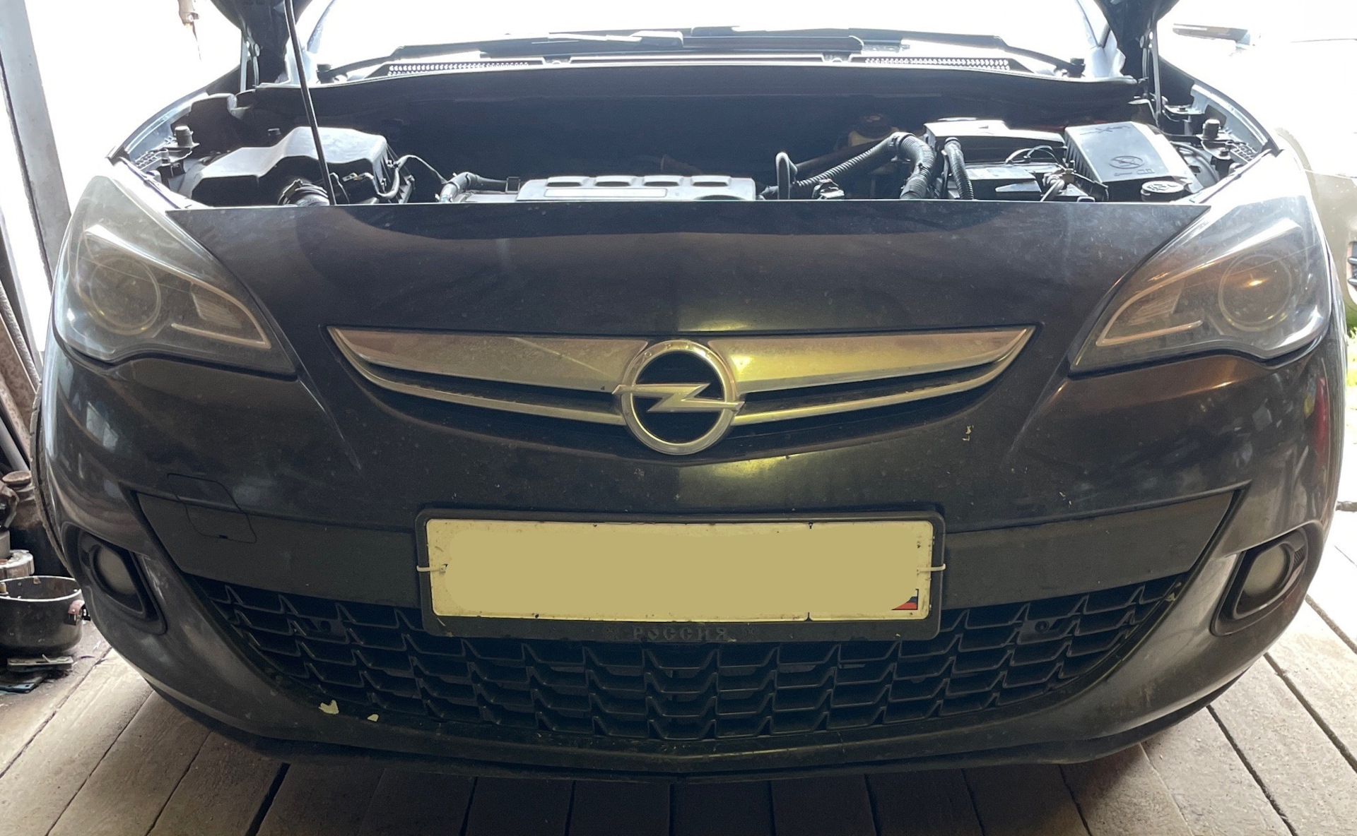 Нижняя решетка бампера — Opel Astra J GTC, 1,4 л, 2013 года | другое ...