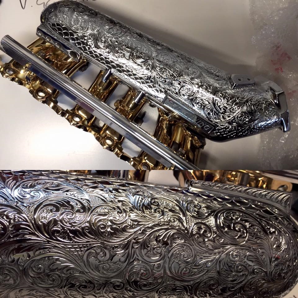 2jz gte позолоченный. Гравировка полировка. 3d фрезеровка оргстекла. Гравировка на латуни лазером. Jz gold телефон.