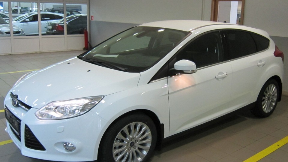 Ford Focus 2012 седан белый