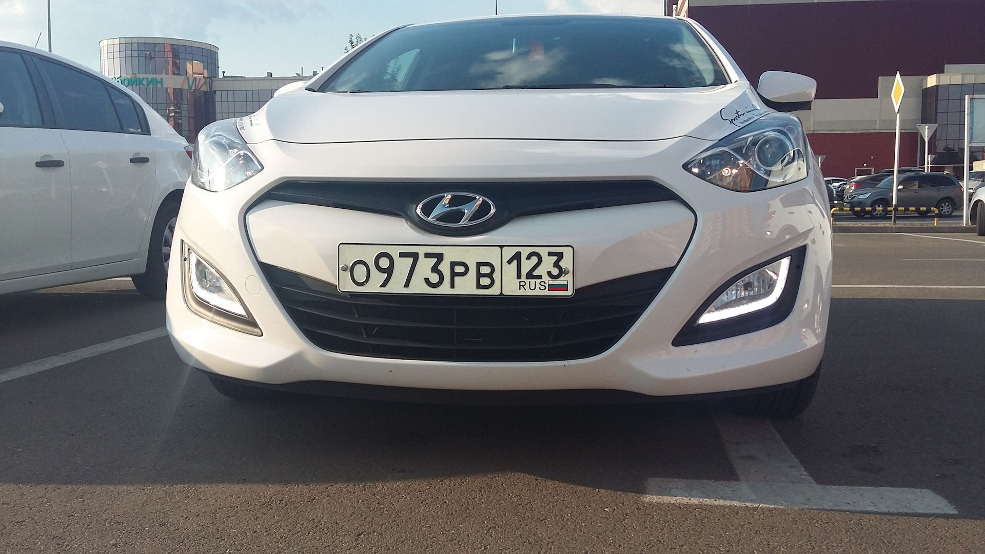 Ходовые огни хендай. Hyundai i30 DRL. ДХО Hyundai i30 2013. Ходовые огни на Хендай i30. Hyundai i40 2013 ДХО.