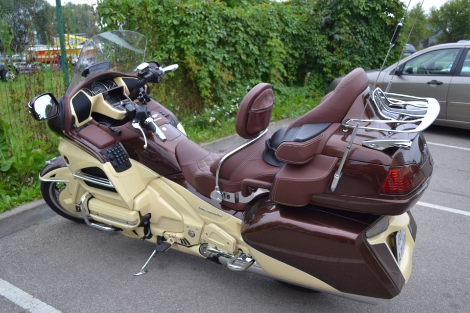 Голда мв применение. Honda Gold Wing 1800 Custom. Honda Gold Wing. Honda Goldwing 2012. Хонда Голд Винг 1500 2012.