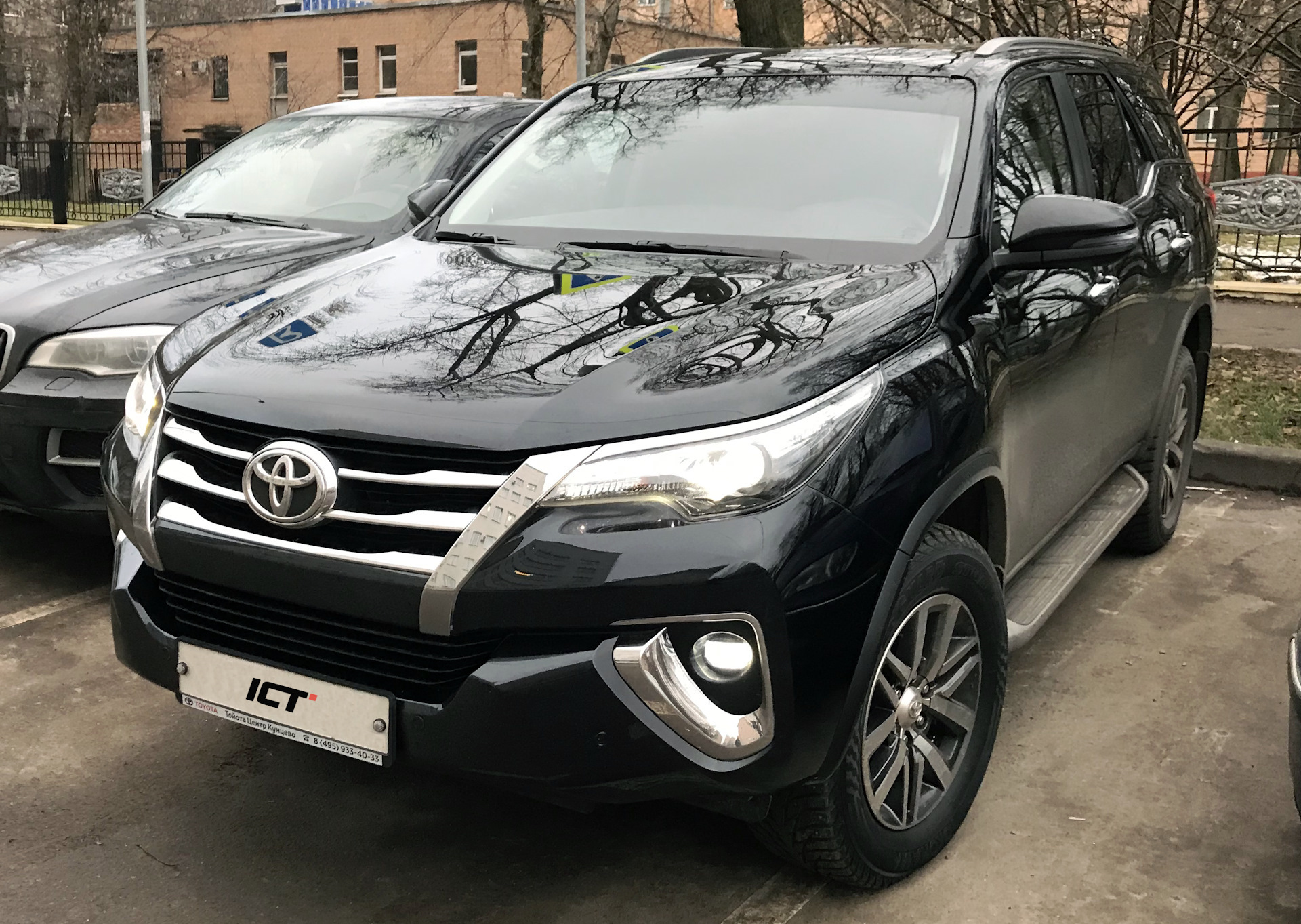 Чип toyota. Toyota Fortuner 2. Toyota Fortuner 2.8. Тойота фортунер антихром. Тойота Форчунер тюнингованный.