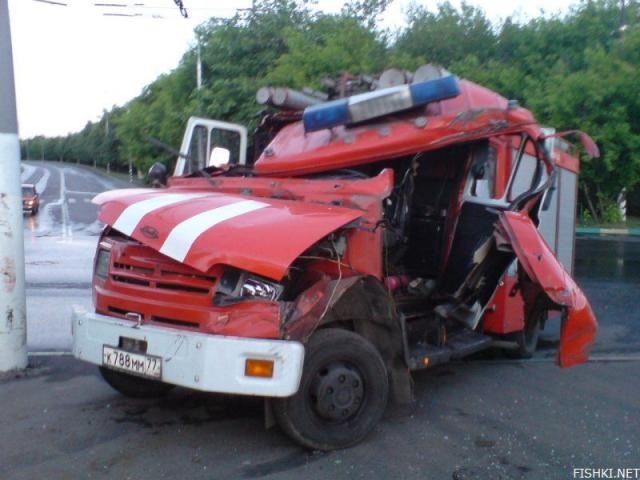 Пожарная машина попала в дтп