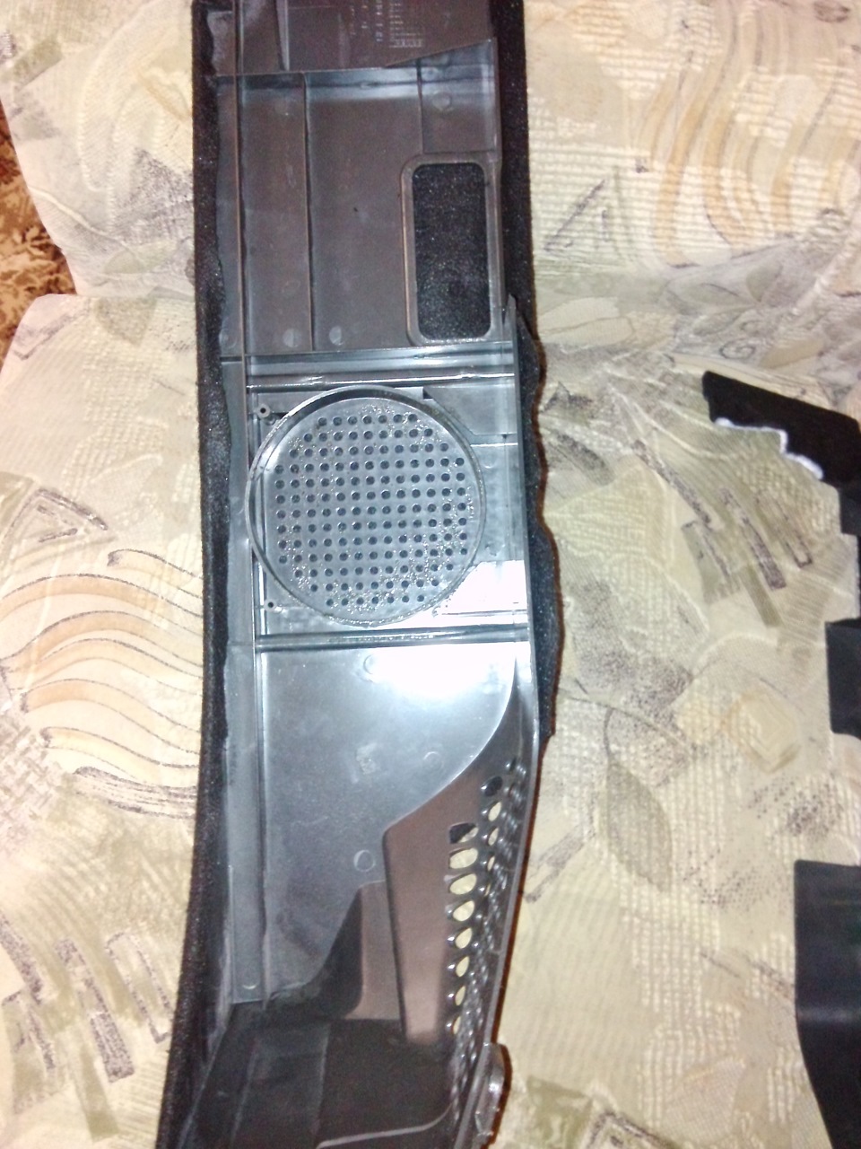 Пластик салона и полку багажника обтянул карпетом! — Lada 21093i, 1,6 л ...