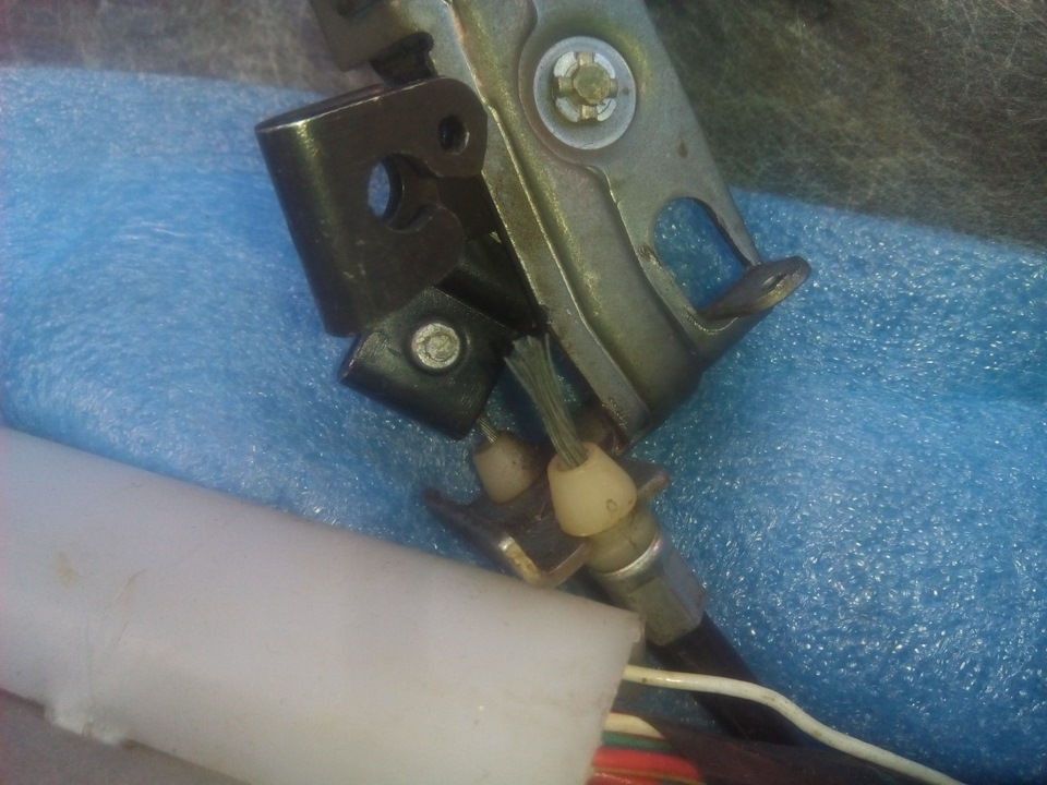 тросик багажника (обрыв) — Mazda 323 III, 1,5 л, 1986 года | наблюдение ...