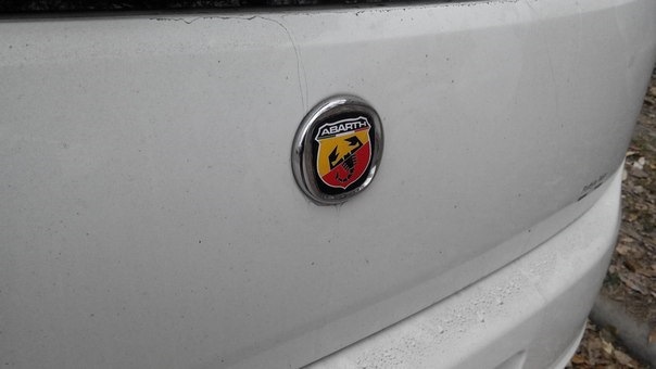 Abarth машина значок