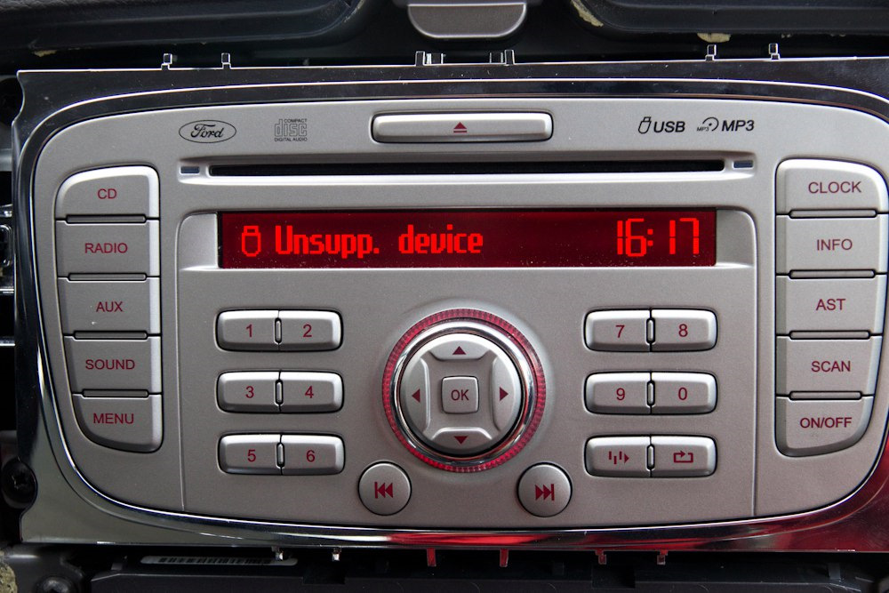 Штатная магнитола cd. Ford Focus 2 Sony 6000 USB. Магнитола Sony Ford Focus 2. Магнитола Ford 6000 CD овальная. Штатная магнитола Форд фокус 2 2007 года.