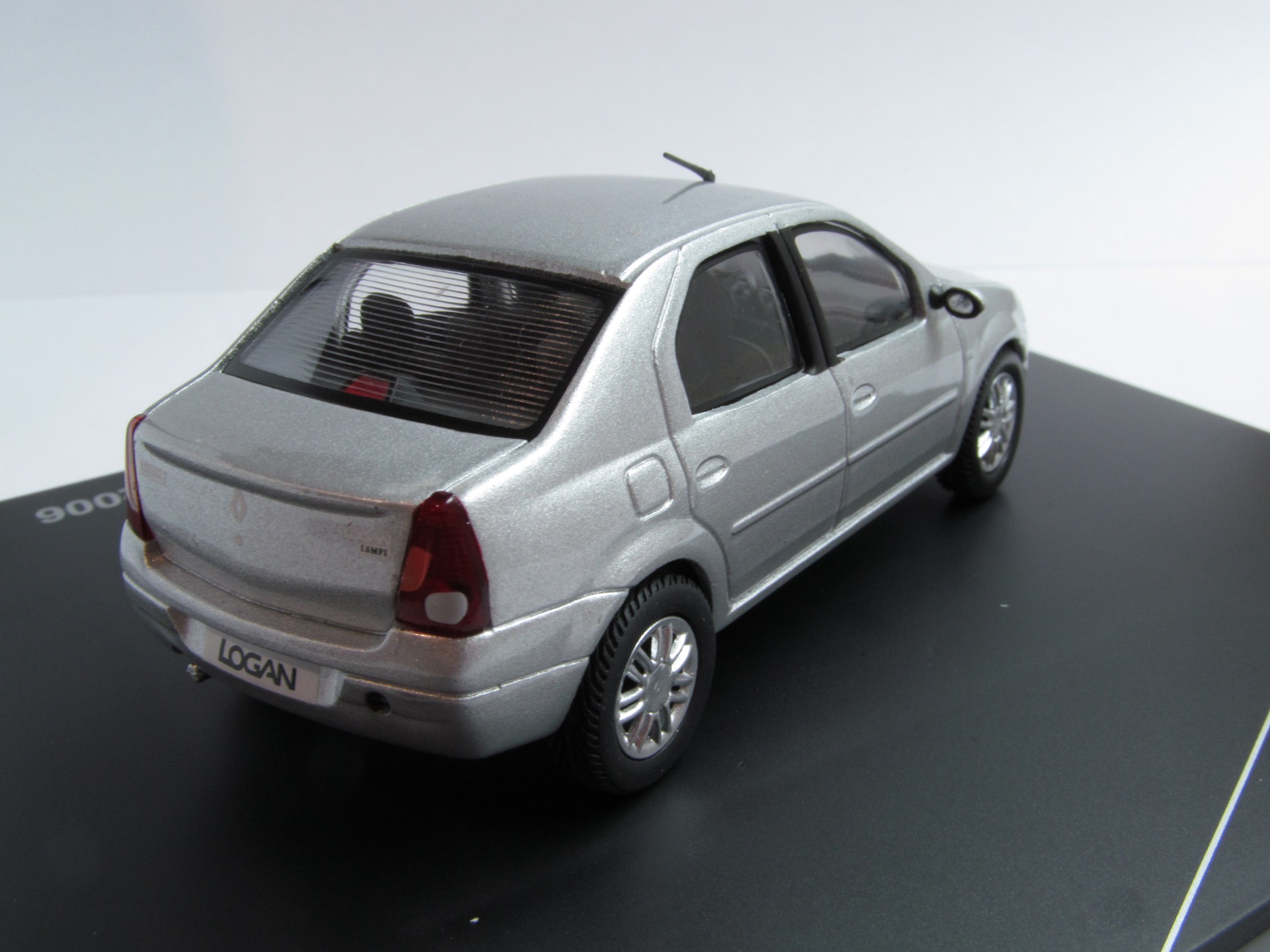 Дилера модель. Renault Logan 1/43 Eligor. Model Renault Logan 2008 Scale 1 43. Рено Логан 1 43 модель. Renault Logan Prestige 2006.