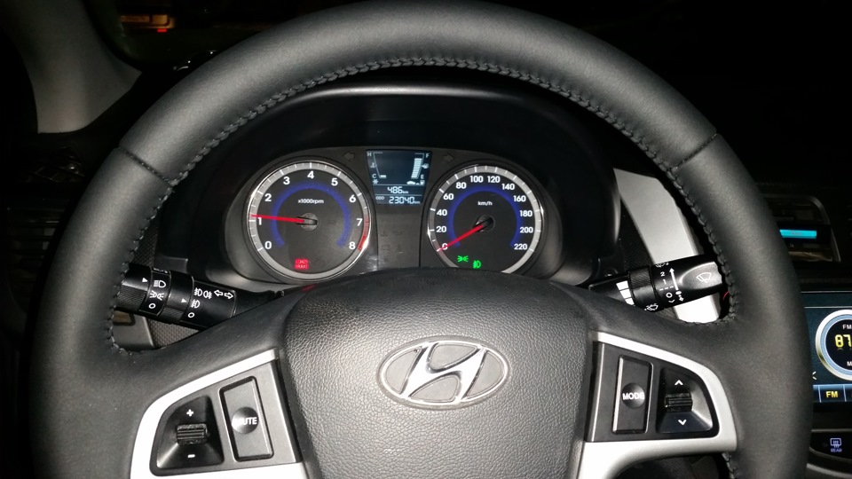 Руль и рукоятку в натуральную кожу! — Hyundai Solaris (1G), 1,4 л, 2013 ...