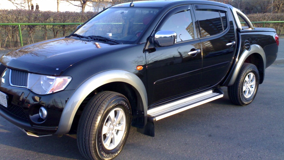 Mitsubishi l200 Black