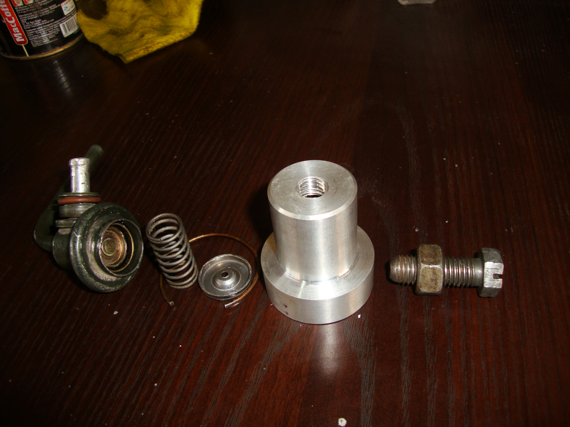 Регулятор давления карбюратор. Регулятор давления топлива ваз 2107 инжектор артикул. Регулятор давления карбюратор. Регулятор давления топлива 2970600. Обратный клапан топливный клапан ауди 80.