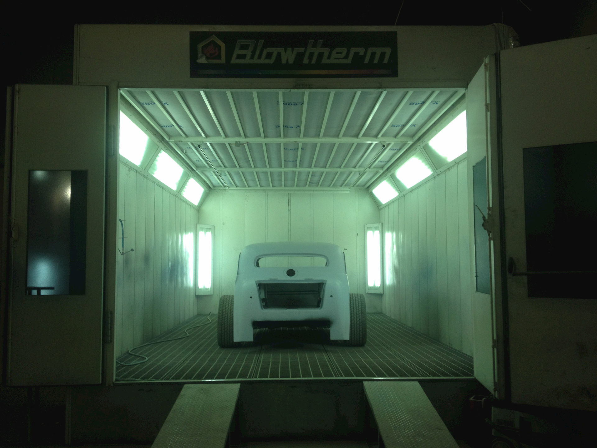 Начали окраску внутренних поверхностей…Салона и багажника — Хот-Род от ...