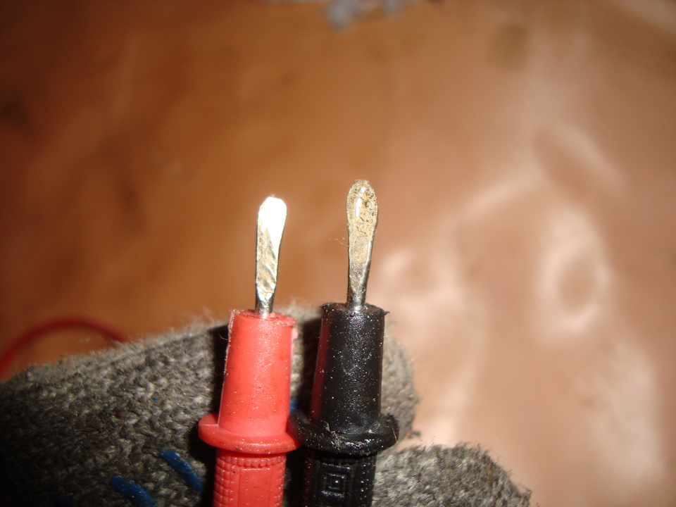 Забыл дома мою сделанную вилку, расплющил от вольтметра щупы — Volkswagen Bora (1G)