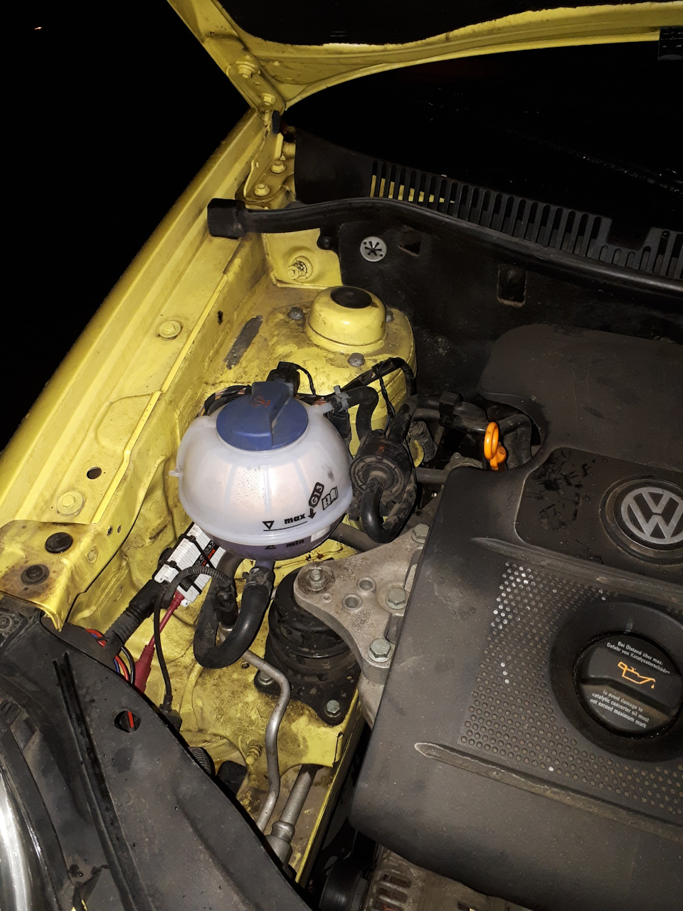 Потек антифриз — Volkswagen Polo Hatchback Mk4, 1,4 л, 2003 года ...