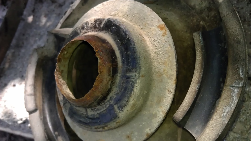 вырвало стойку