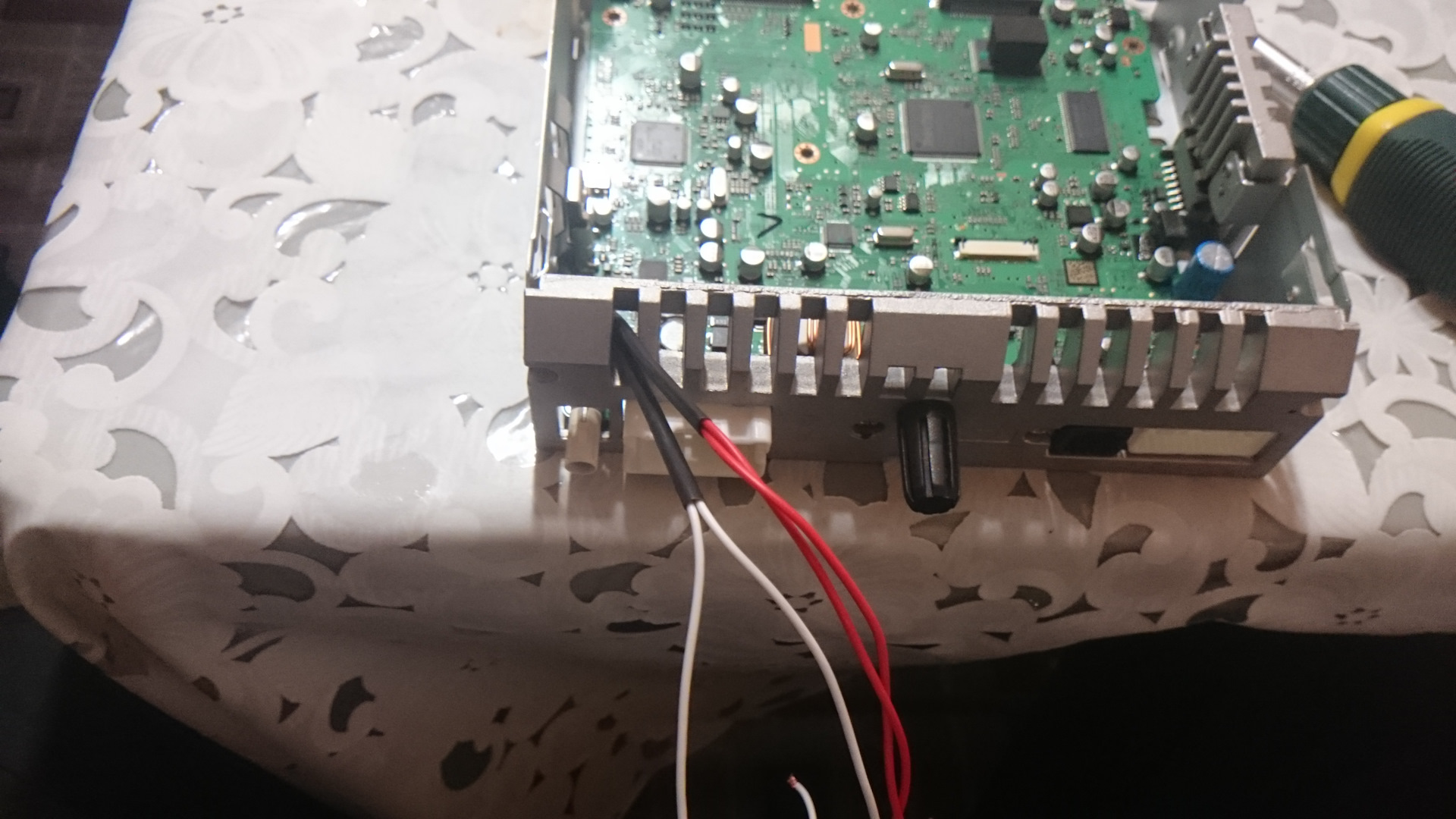 3 линейных выхода. 3 линейных выхода. усилитель линейного выхода. 3 линейных выхода. штатная магнитола форд фокус 2 рестайлинг линейные выходы.