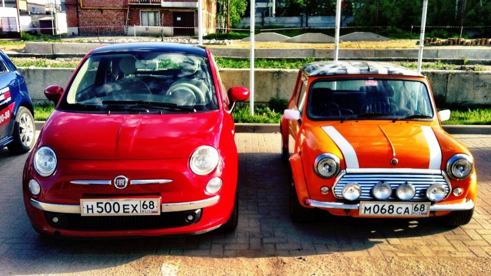 Ex 68. Fiat 500 vs Mini Cooper women. Мини Купер и Матиз. Rover Mini Cat 2023 год. Матиз и Фиат 500.