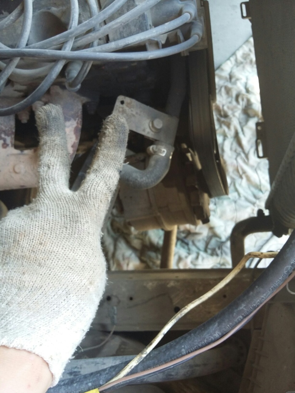 Замена щеток на генераторе — Mercedes-Benz E-class (W124), 2,6 л, 1988 ...