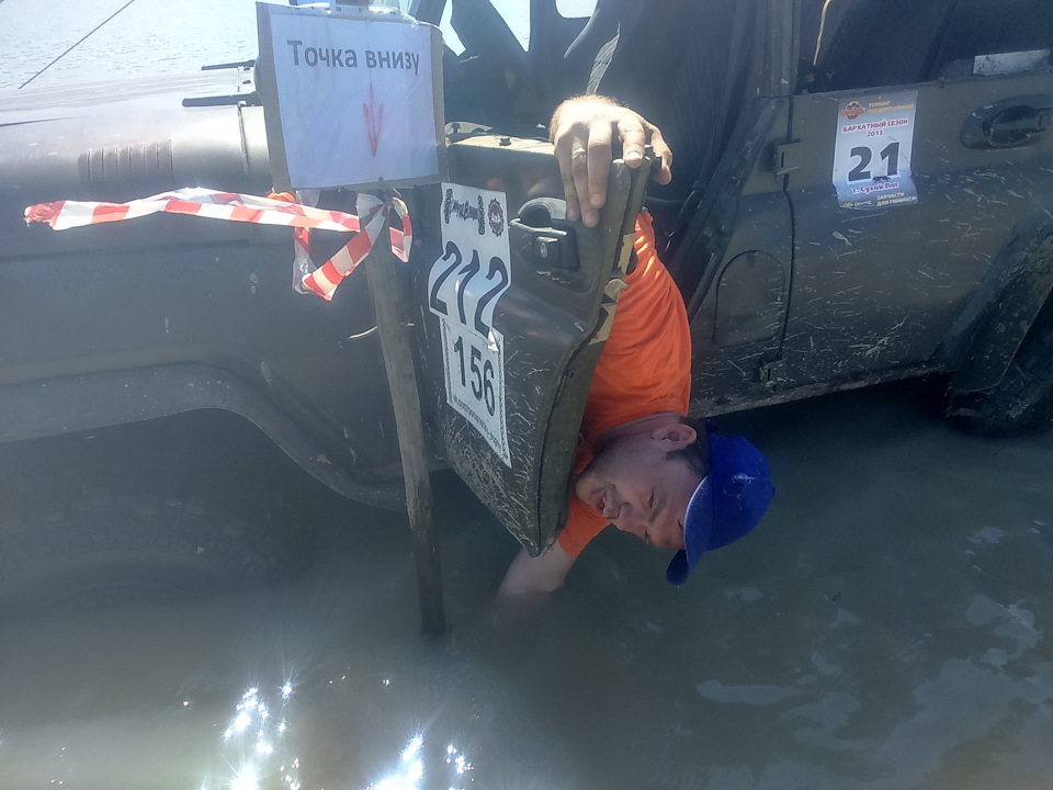 Интересная точка в воде, найти точку, и вытащить табличку за цепочку, привязанную к колышку — УАЗ 31512
