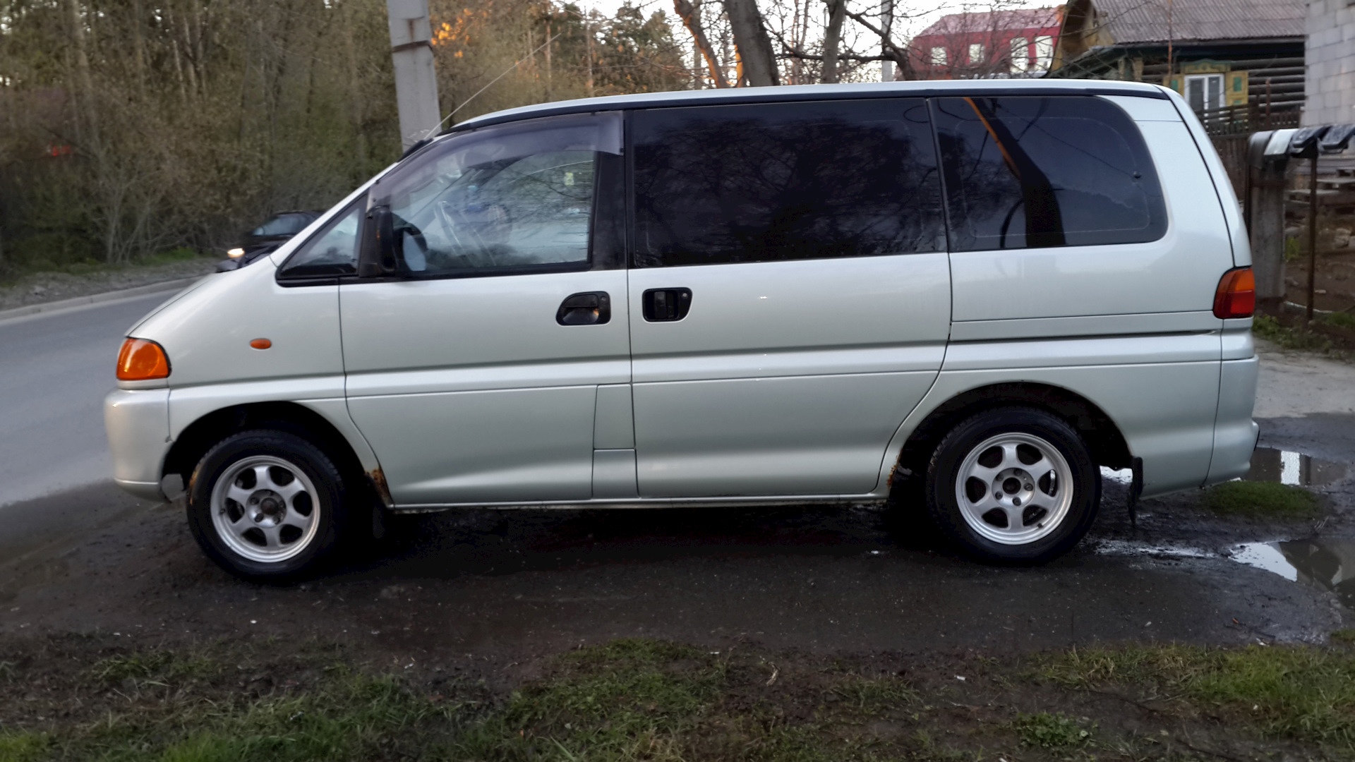 Mitsubishi gear. Mitsubishi Space Gear 1995. Мицубиси Спейс Гир 1995. Мицубиси Спейс Гир 2. Mitsubishi Space Gear 2.4.