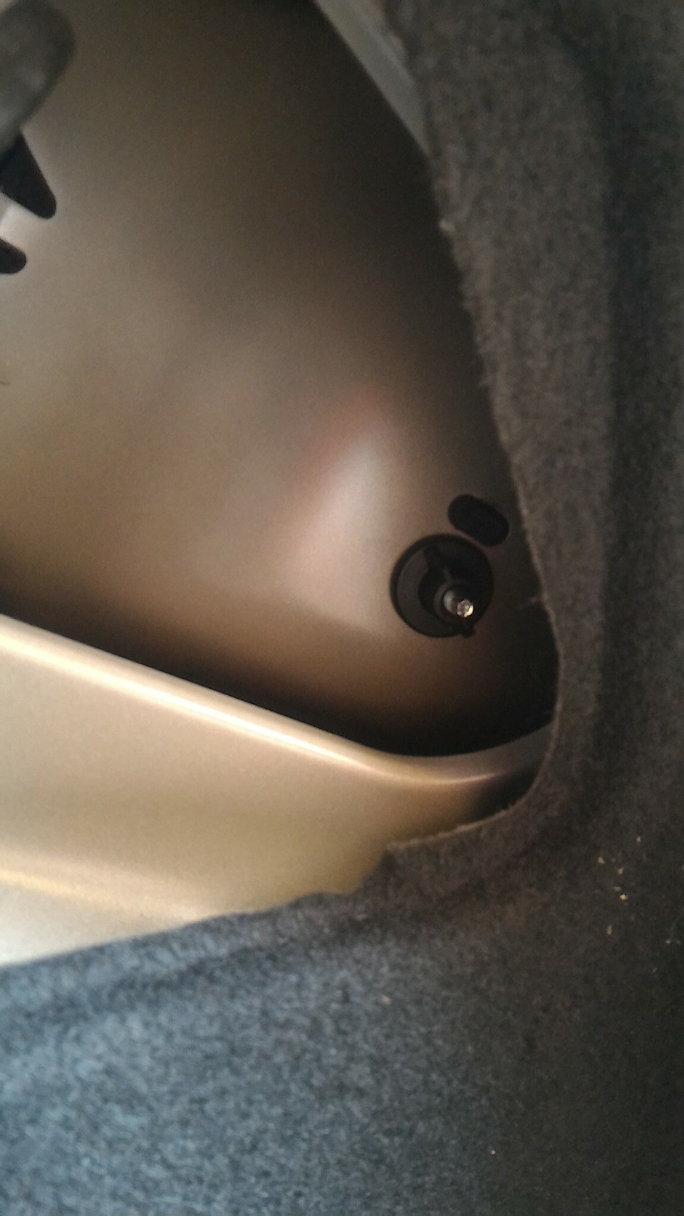 Замена лампы заднего стопа — Citroen DS5, 1,6 л, 2012 года | расходники ...