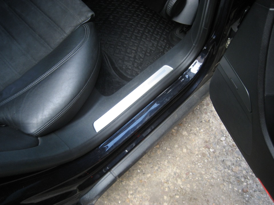 Как снять порог пассат сс Накладки на внутренние пороги - Volkswagen Passat B6, 2 л, 2007 года аксессуары 