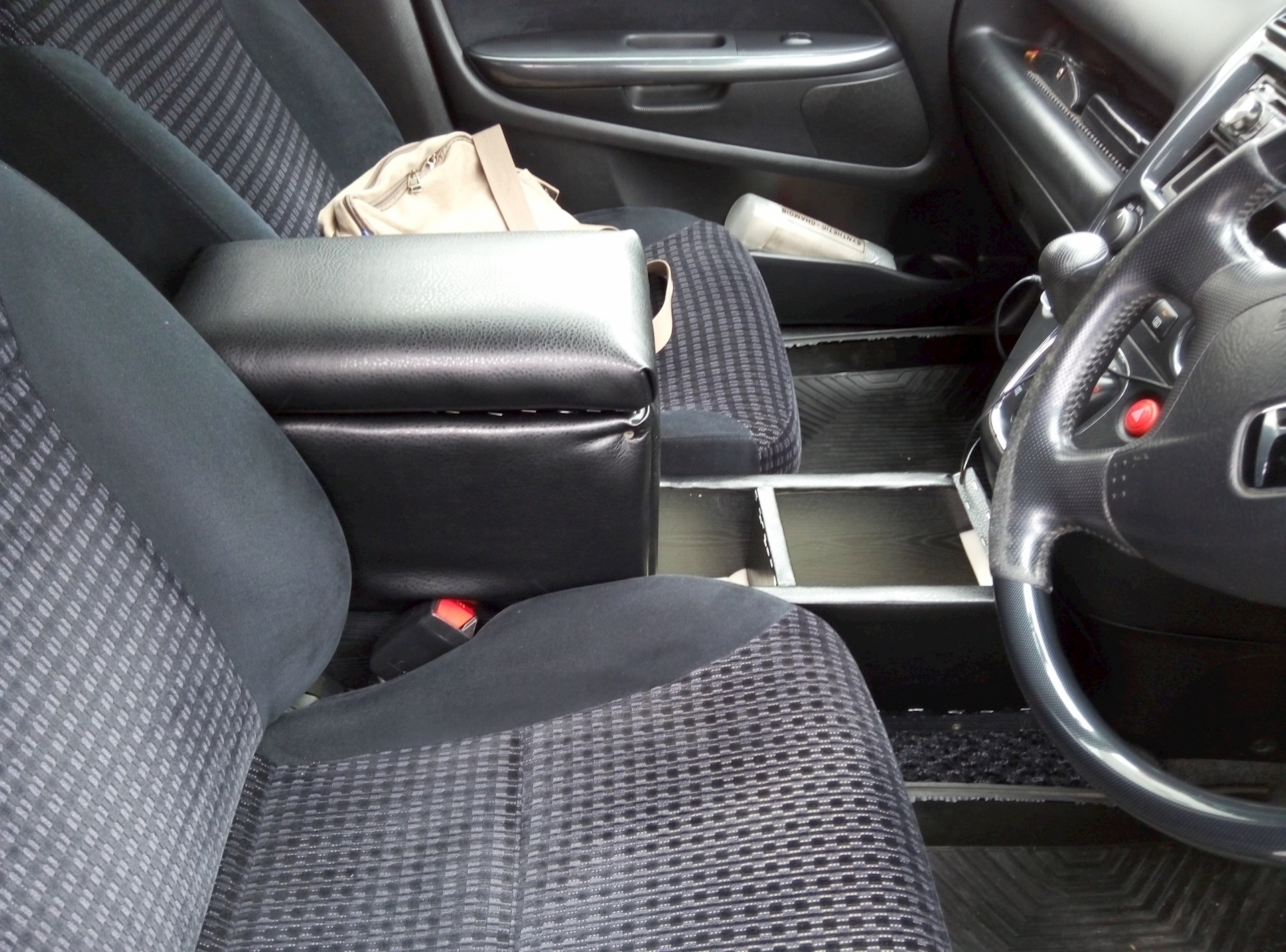 Купить Сиденья Хонда Стрим