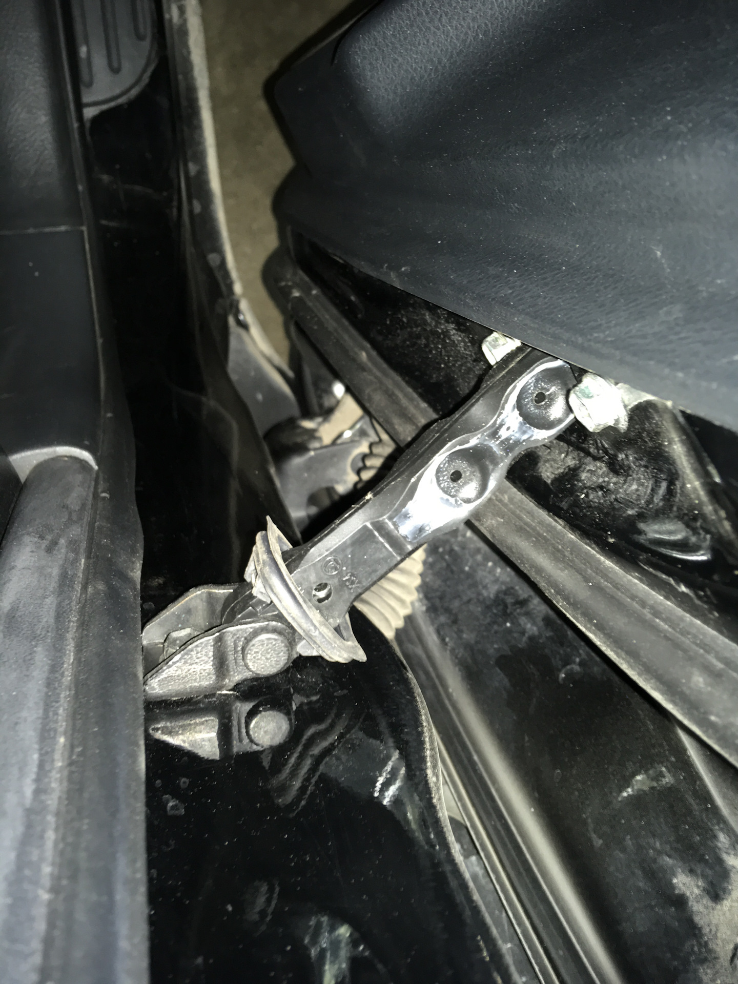 VAG мне в TOYOTy. Ограничители дверей. — Toyota RAV4 (III), 2,4 л, 2007 ...