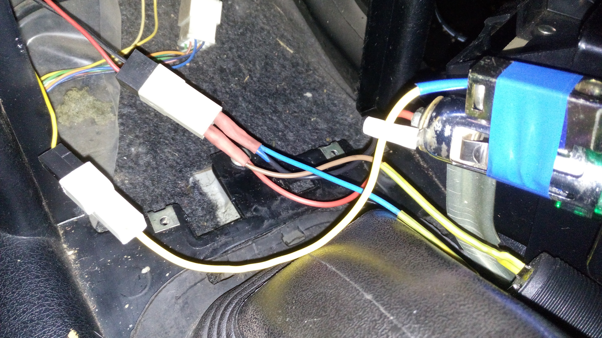 плюс на прикуривателе ваз 2109. подключить прикуриватель волга 31105. перестал работать провод. провода на печку ваз 2114. Remote провод для усилителя гольф 6.