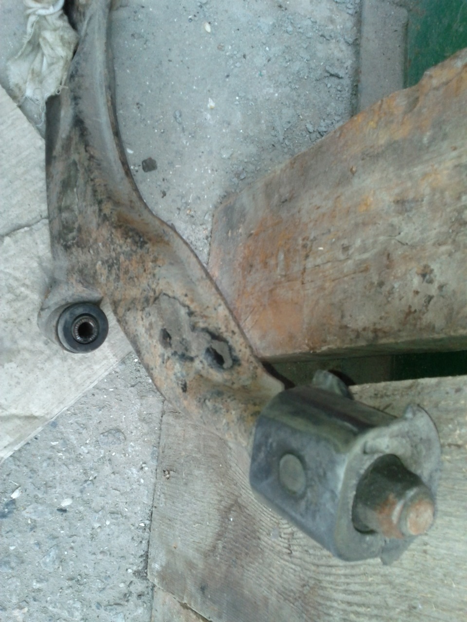 Замена сайлентблоков рычага и реактивных тяг. — Geely CK, 1,5 л, 2008 ...