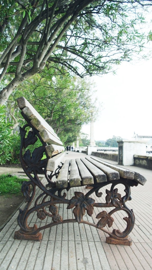 На набережной в Сухуме — Mitsubishi Pajero (2G)