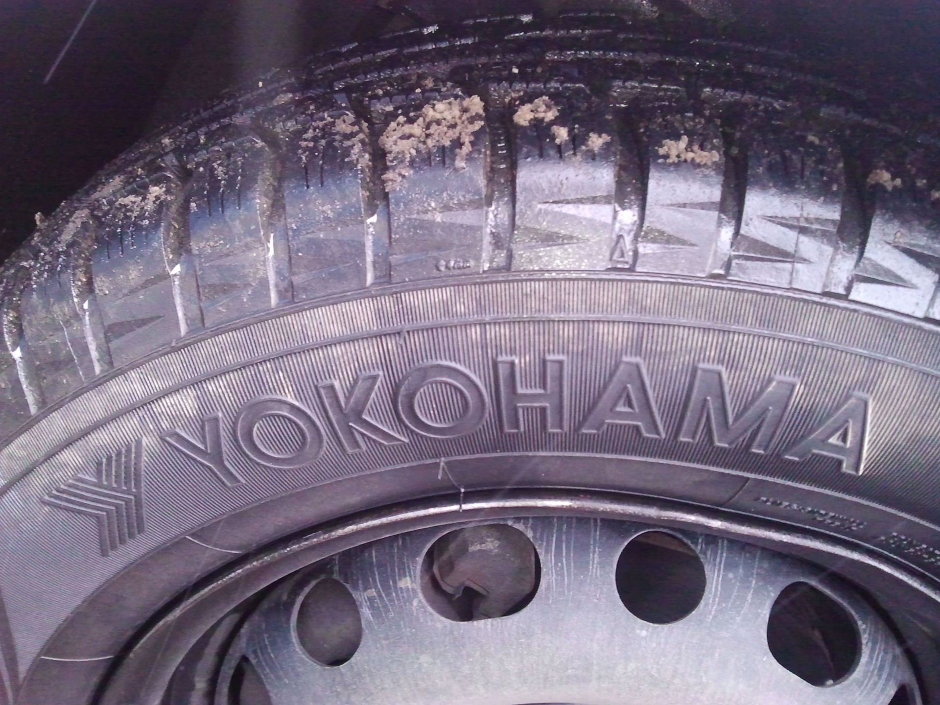 Год выпуска шины yokohama. Yokohama Дата производства. Год резины Yokohama. Дата выпуска шин Yokohama. Дата изготовления колес Йокогама.