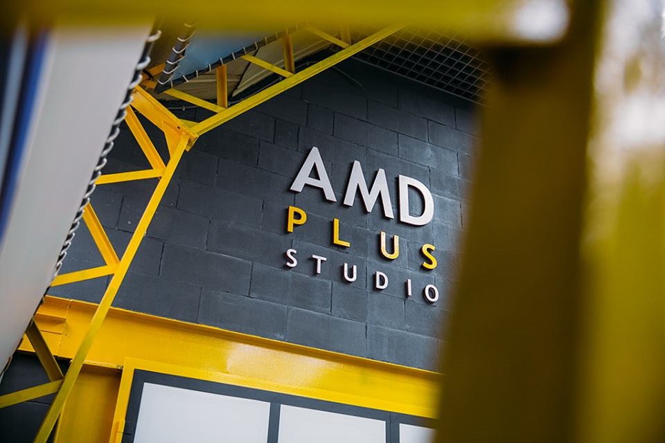 Amd center. AMD Plus Studio. АМД плюс. АМД плюс красного маяка. AMD Plus.