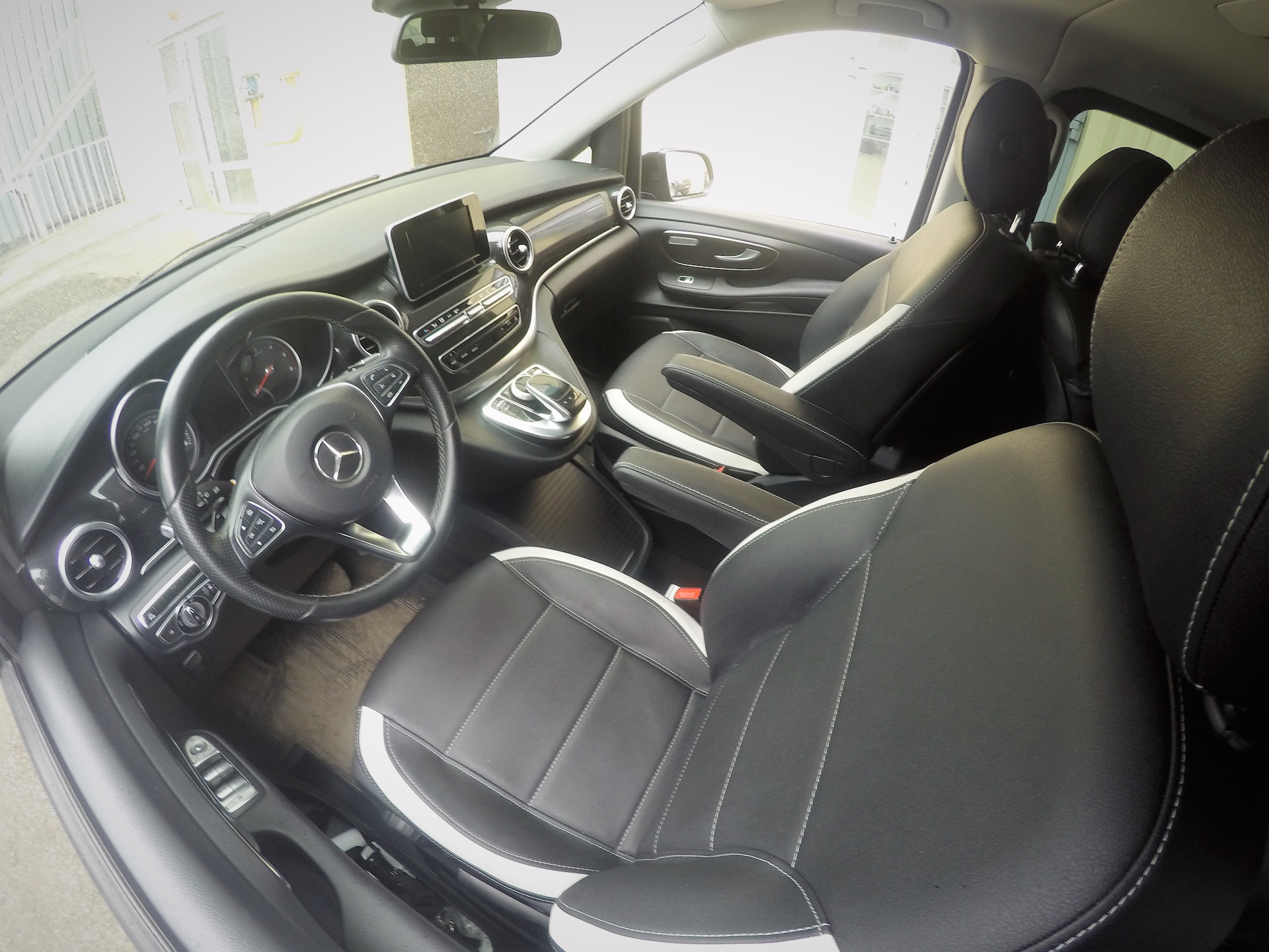 Пошив чехлов из экокожи на Mercedes V220 — АвтоАтелье \"Обнови Салон\" на ...