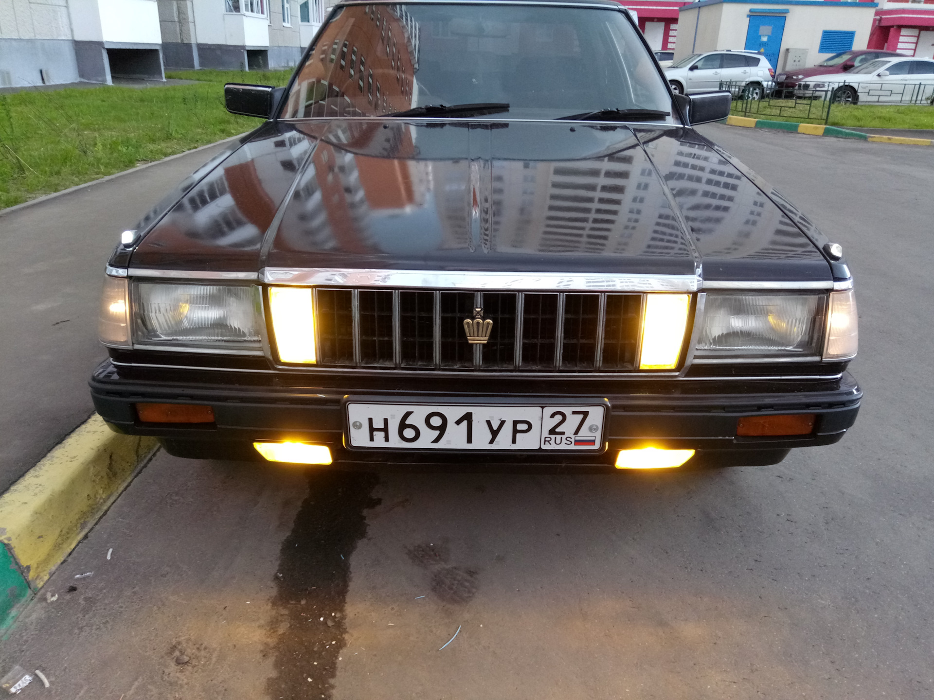 Шильдики Toyota Crown s120