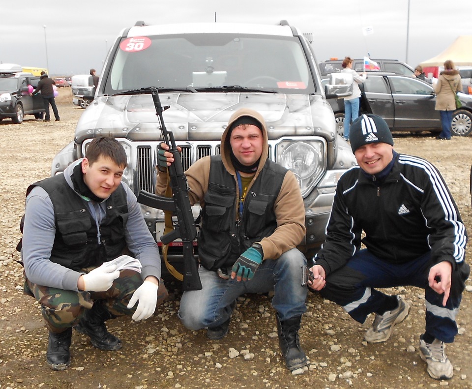 Если бы нас тормознули менты, ласты бы скрутили до выяснения всех обстоятельств… — Jeep Cherokee (KK)