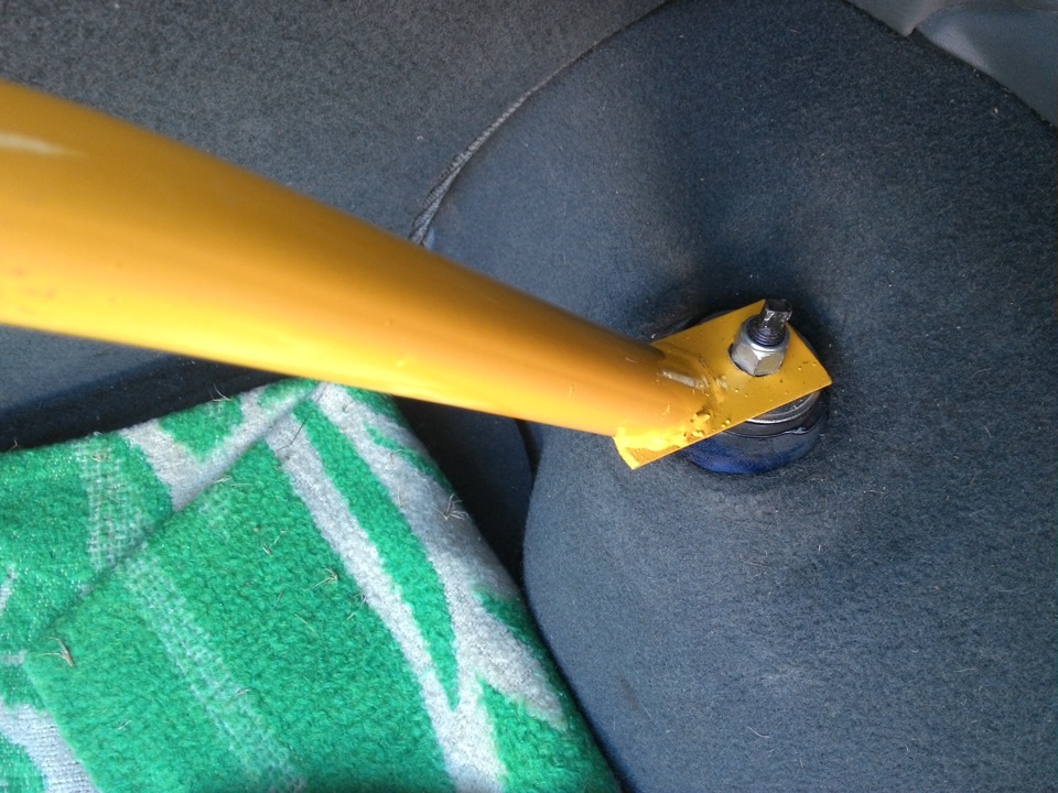 установка распорки на задние стойки — Opel Kadett E, 1,6 л, 1987 года ...