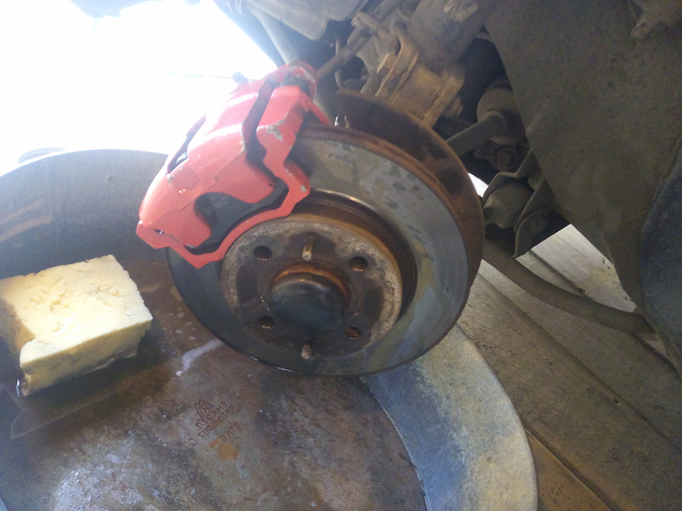 покраска суппортов в черный, термостойкой краской — Lada Калина хэтчбек ...