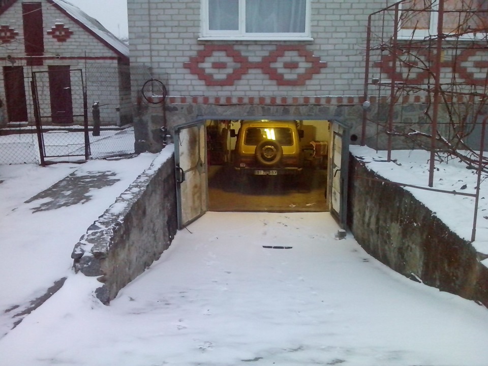 Почему не влазит запаска под капот или ответ умнику — Lada 4x4 3D, 1,6 ...