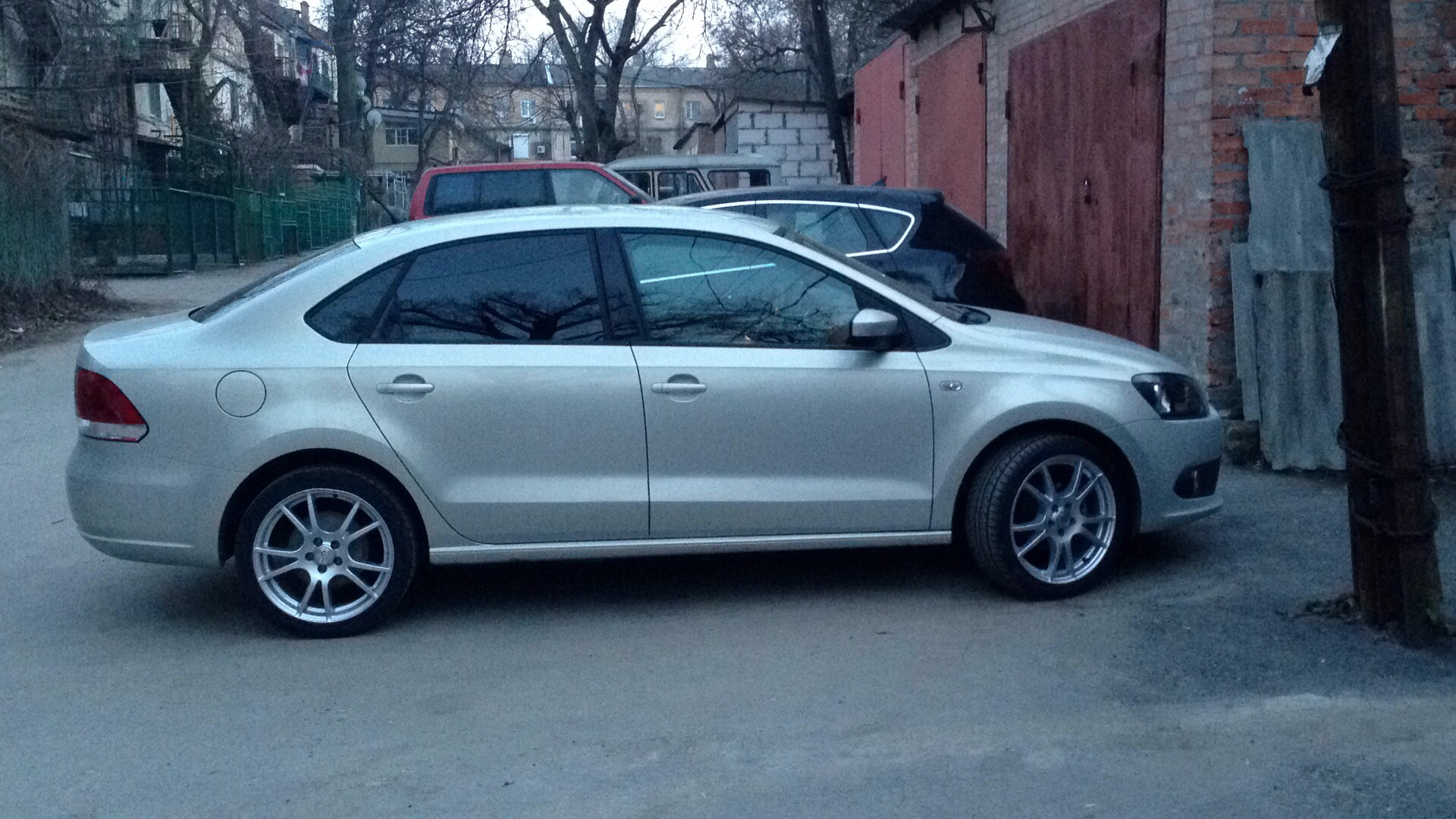 Polo sedan r17 Drive